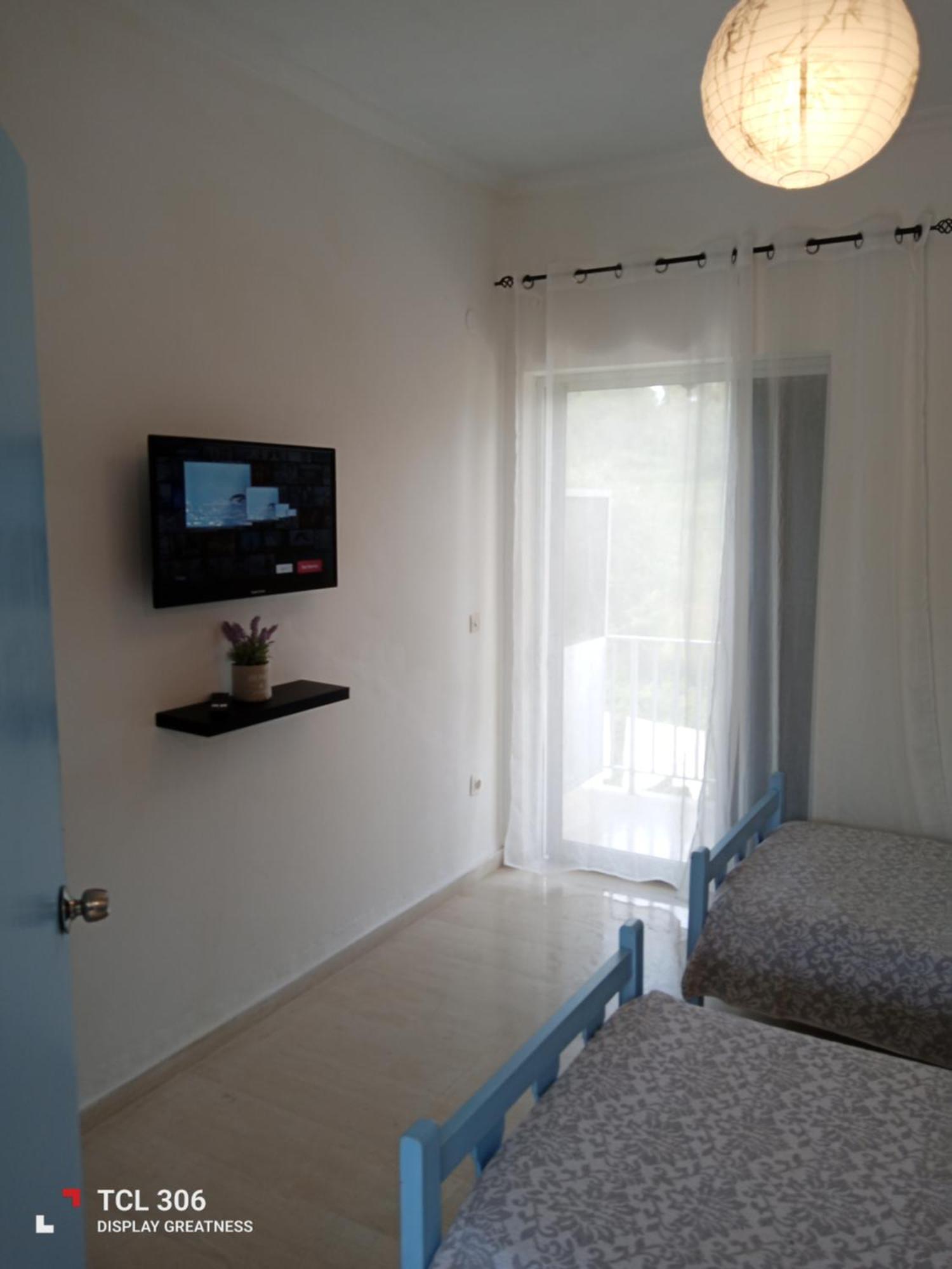 Rose Apartments Mesonghi Moraitika Extérieur photo