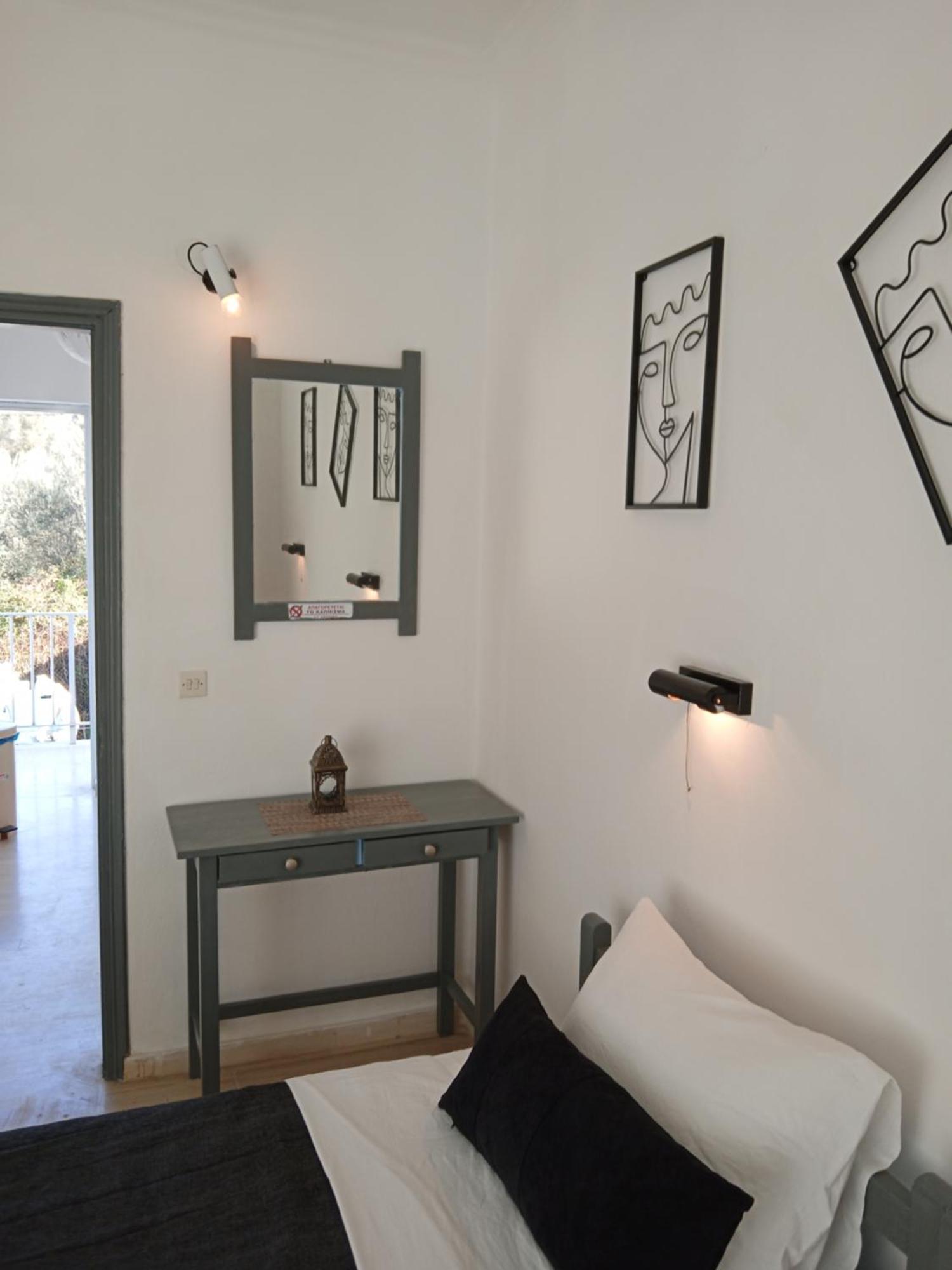 Rose Apartments Mesonghi Moraitika Chambre photo
