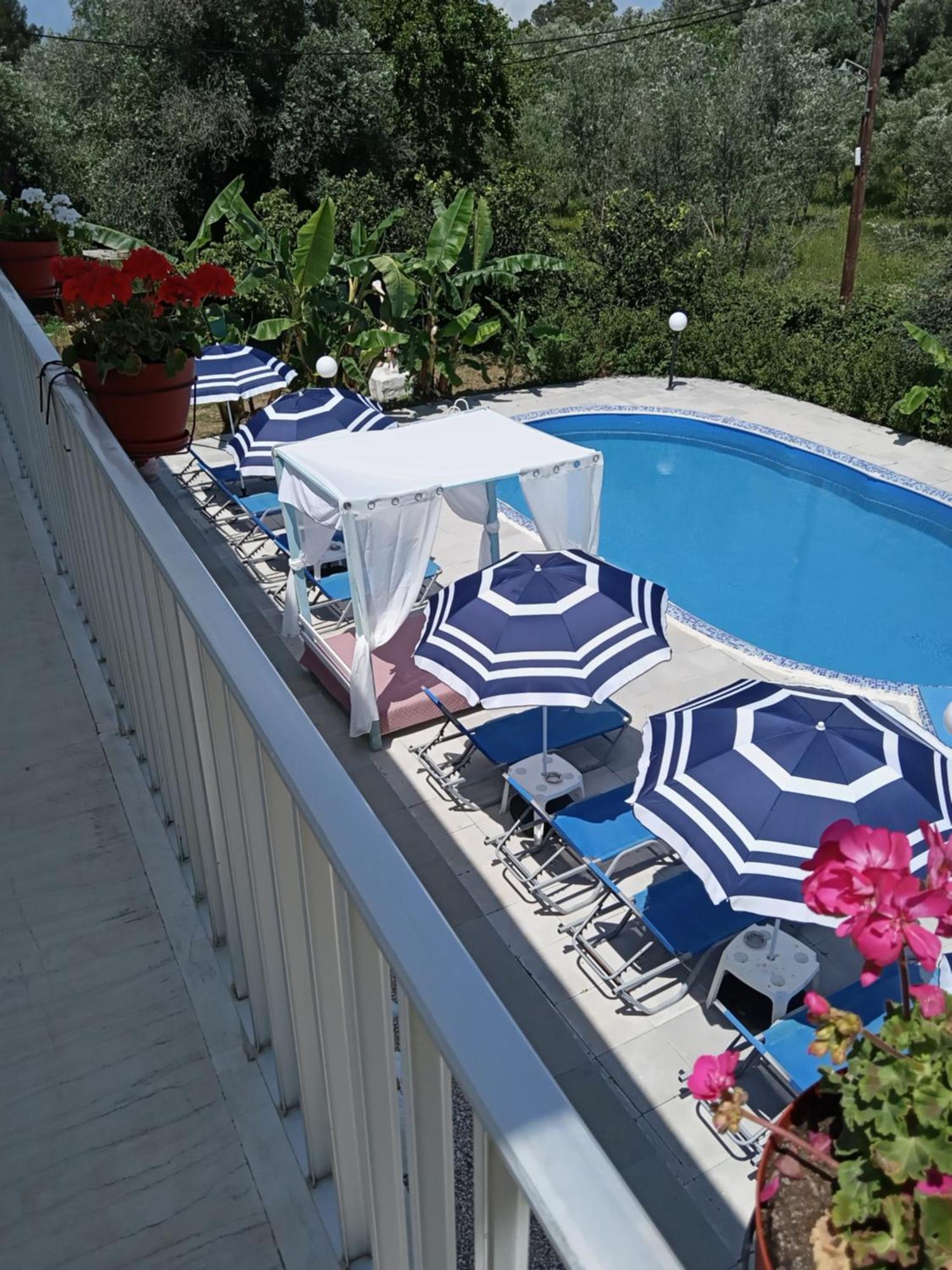 Rose Apartments Mesonghi Moraitika Chambre photo